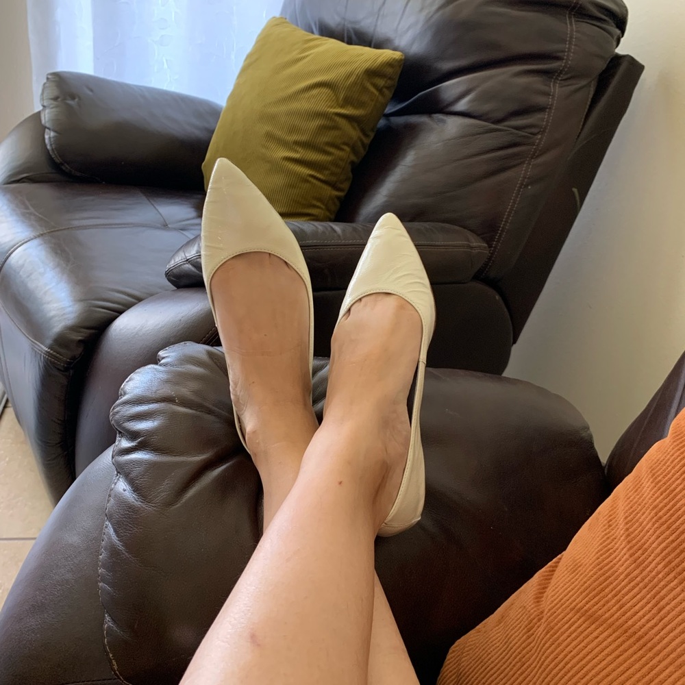 LEATHER WHITE FLATS SIZE 7M